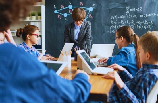 The Impact of AI in Modern Classrooms: Redefining Teaching and Learning