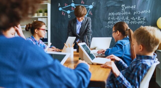 The Impact of AI in Modern Classrooms: Redefining Teaching and Learning