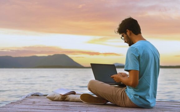 The Digital Nomad Boom: How Travel is Redefining Work in 2024